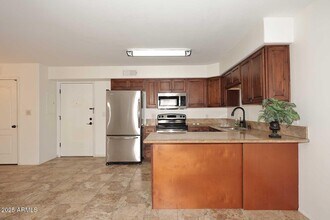 7910 E Camelback Rd in Scottsdale, AZ - Building Photo - Building Photo