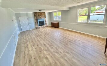 916 Speake Rd NW in Huntsville, AL - Building Photo - Building Photo