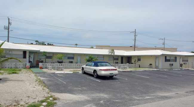 Deerfield Apartments in Deerfield Beach, FL - Foto de edificio - Building Photo