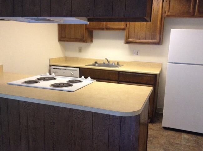 1014 Clinton Rd in Sacramento, CA - Building Photo - Building Photo