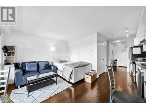 500 Royal Ave in New Westminster, BC - Building Photo - Building Photo