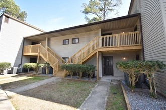 Meadow Pointe Apartments in Fayetteville, NC - Building Photo - Building Photo