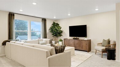 4314 SE Woodford Ct in Port Orchard, WA - Foto de edificio - Building Photo