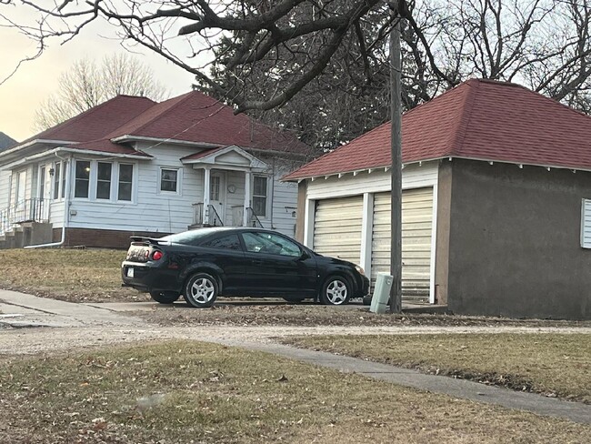 401 Willow St in Bennett, IA - Foto de edificio - Building Photo