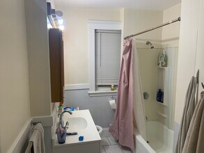 209 Chestnut Hill Ave, Unit 1 in Boston, MA - Foto de edificio - Building Photo