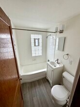 2109 N 55th St, Unit Upper in Milwaukee, WI - Foto de edificio - Building Photo