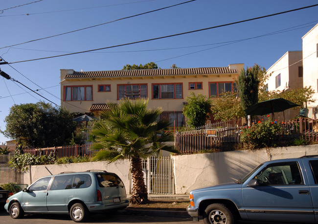 1524 Crown Hill Ave in Los Angeles, CA - Foto de edificio - Building Photo