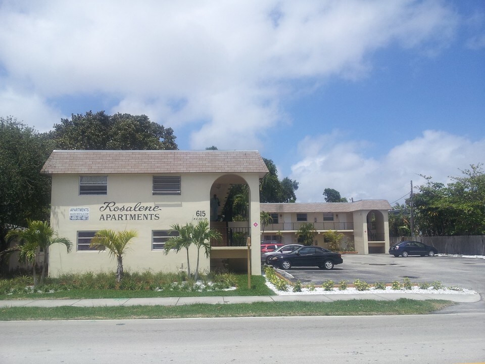 615 NE 26th St-Unit -615 - 09 in Wilton Manors, FL - Foto de edificio