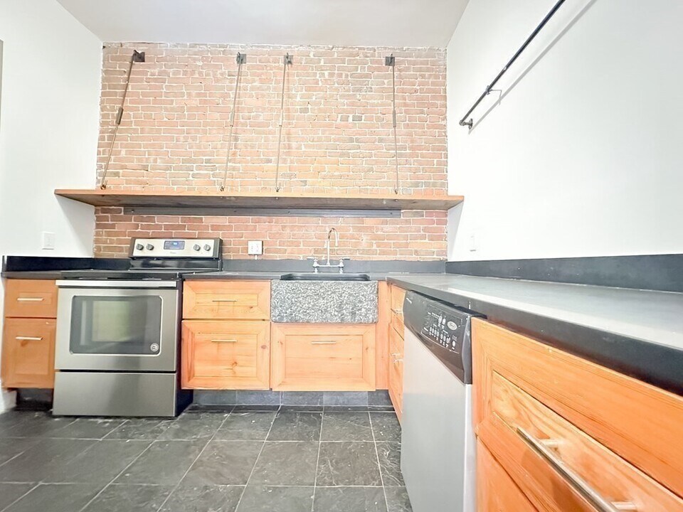 534 Massachusetts Ave, Unit 1 in Boston, MA - Building Photo