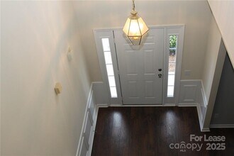 2715 Old Ironside Dr in Charlotte, NC - Foto de edificio - Building Photo