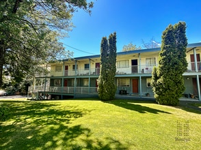 Mainstreet Victoria Garden Apartments in Victoria, BC - Foto de edificio - Building Photo