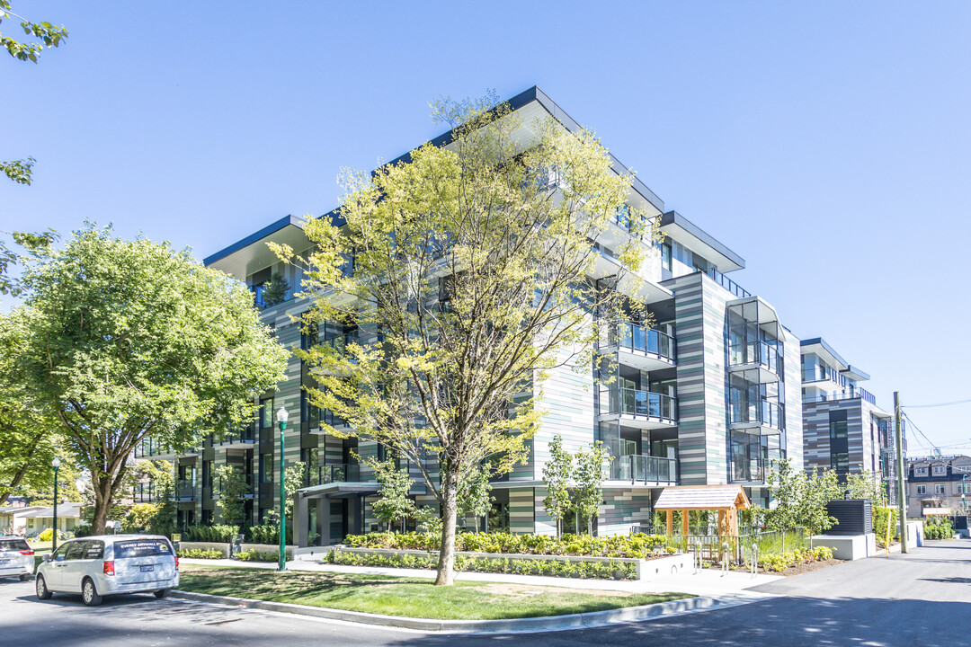 Park House in Vancouver, BC - Building Photo