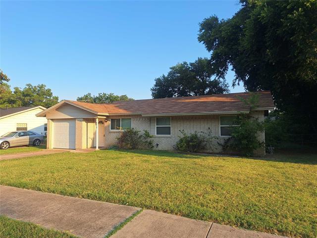 6417 Dream Ln in Watauga, TX - Foto de edificio
