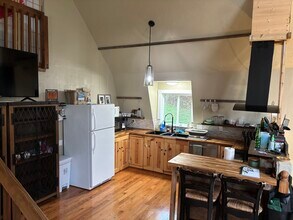 432 N Yodel Ln, Unit Upstairs in Otis, OR - Building Photo - Building Photo