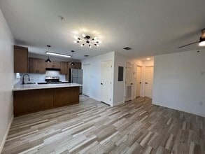 2717 N Arkansas Ave in Laredo, TX - Building Photo - Building Photo
