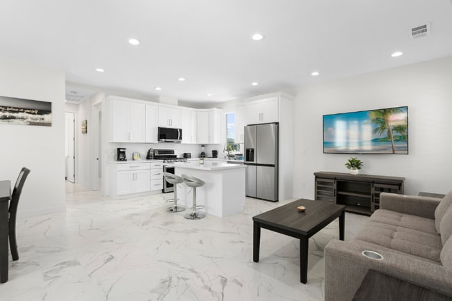119 S Rios Ave in Solana Beach, CA - Building Photo - Building Photo