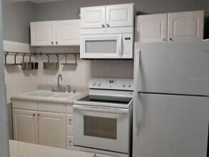 2562 33rd Ave N in St. Petersburg, FL - Building Photo - Building Photo