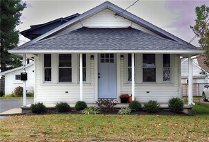 74 Blanding Ave in Barrington, RI - Building Photo