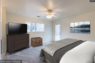 1573 Wingsetter Way in Redding, CA - Foto de edificio - Building Photo