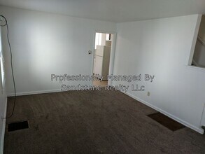 4027 Gary Ave-Unit -4027 in Lorain, OH - Building Photo - Building Photo