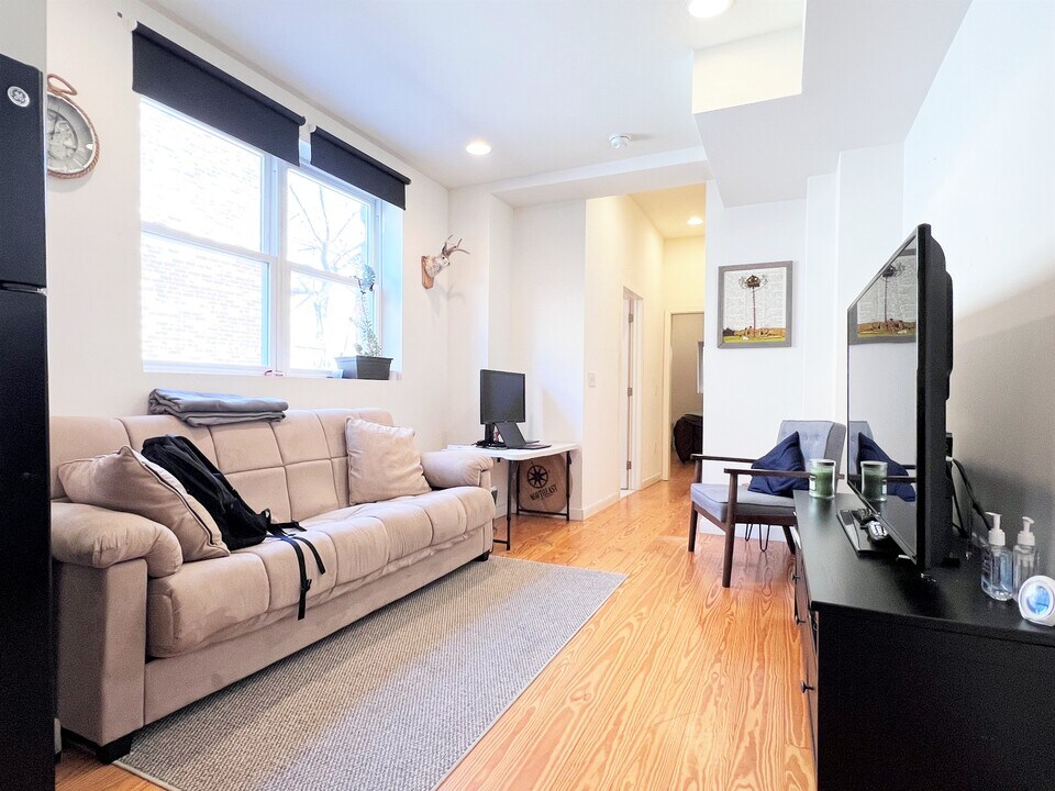2623 W Girard Ave, Unit 2 Photo