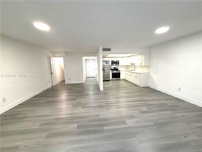7155 W 2nd Way, Unit 0 in Hialeah, FL - Building Photo - Building Photo