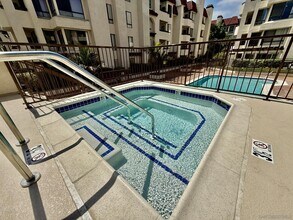 5875 Friars Rd in San Diego, CA - Foto de edificio - Building Photo