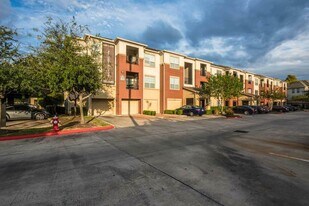 Oasis at Piney Point in Houston, TX - Building Photo