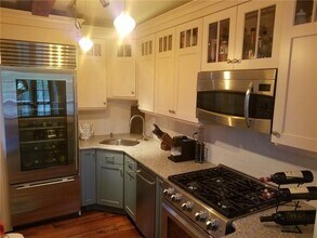113 Coggeshall Ave in Newport, RI - Building Photo - Building Photo