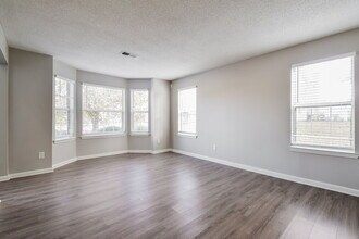 3827 Riverview Bend in Ellenwood, GA - Foto de edificio - Building Photo