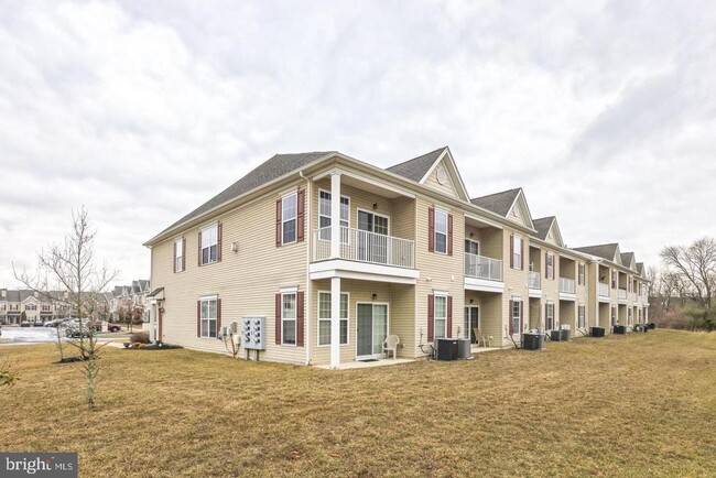 916 Van Gogh Ct in Monroe, NJ - Foto de edificio - Building Photo