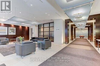 36 Lee Centre Dr in Toronto, ON - Building Photo - Building Photo