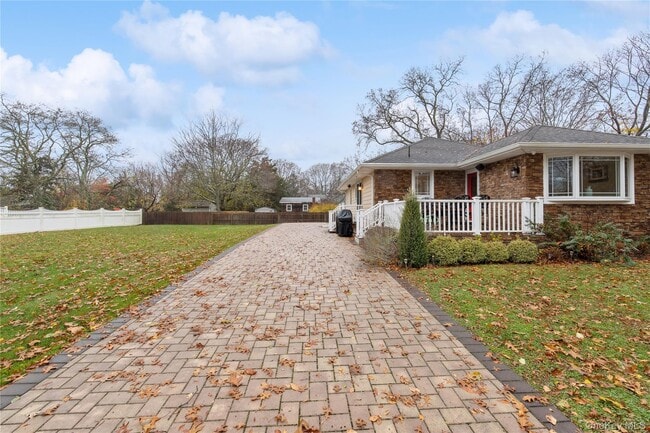 385 Wood Ln in Greenport, NY - Building Photo - Building Photo