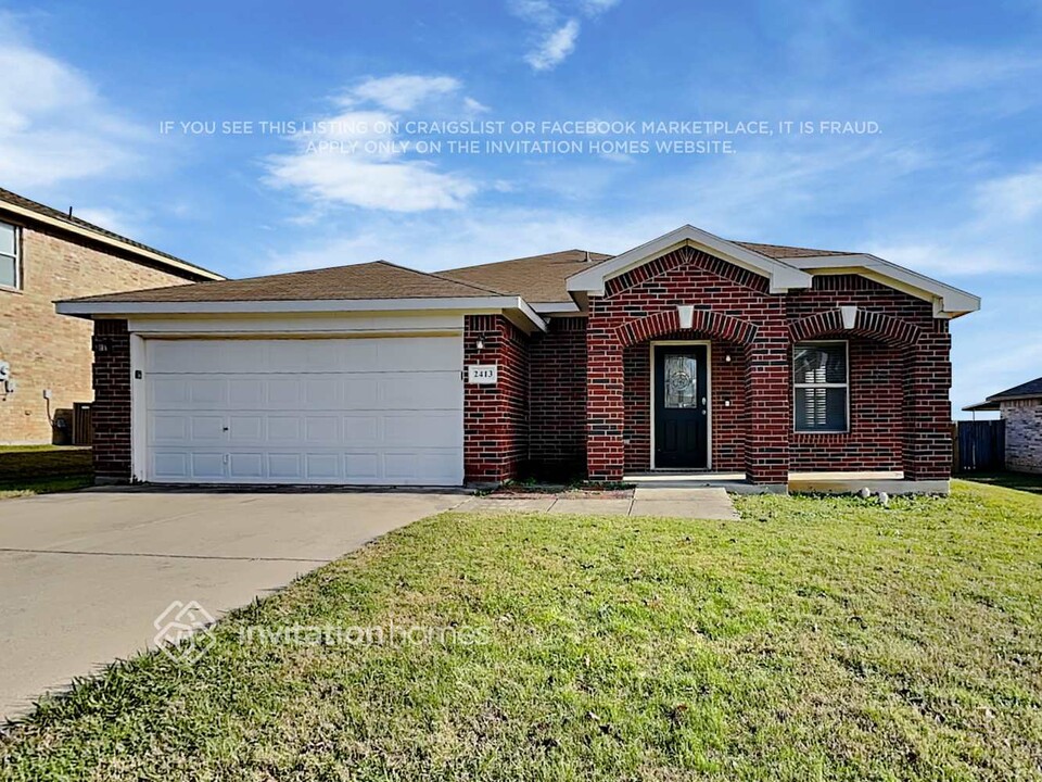 2413 Buffalo Run in Burleson, TX - Building Photo