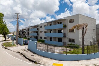 325 W 68th St in Hialeah, FL - Building Photo - Building Photo