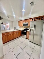 6430 W 25th Ln in Hialeah, FL - Building Photo