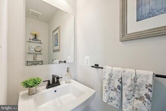 9504 Autumn Berry Pl in Montgomery Village, MD - Foto de edificio - Building Photo