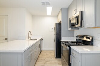 Indian Springs Apartments in El Paso, TX - Building Photo - Interior Photo