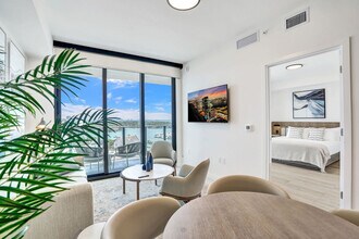 7144 Byron Ave in Miami Beach, FL - Foto de edificio - Building Photo