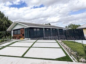425 NE 103rd St in Miami Shores, FL - Building Photo - Building Photo