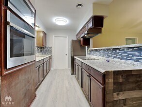 6127 Heatherbrook Dr in Houston, TX - Foto de edificio - Building Photo