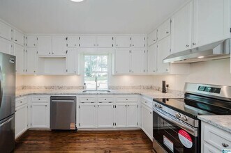 260 Vine St in Montevallo, AL - Foto de edificio - Building Photo