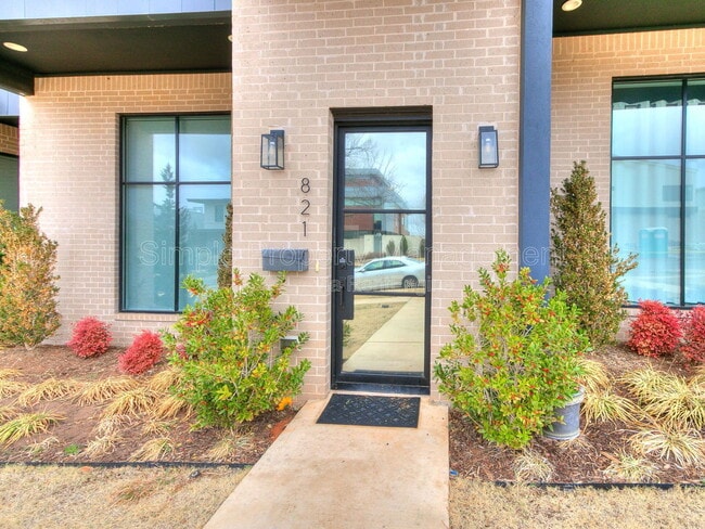 821 NW 8th St in Oklahoma City, OK - Building Photo - Building Photo
