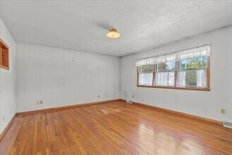 816 W 28th St in Cedar Falls, IA - Building Photo - Building Photo