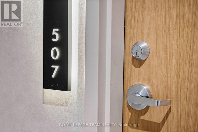 398 Roosevelt Ave in Ottawa, ON - Building Photo - Building Photo