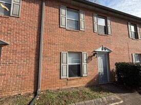 1105 W Parkway Ave in Knoxville, TN - Building Photo