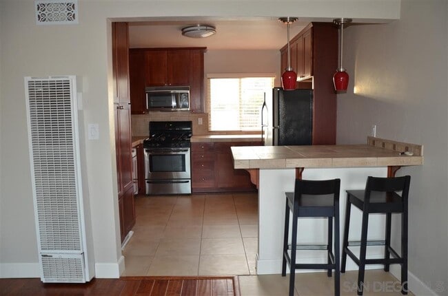 4682 Edgeware Rd in San Diego, CA - Building Photo - Building Photo
