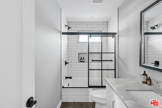 1427 N Vista St in Los Angeles, CA - Building Photo - Building Photo