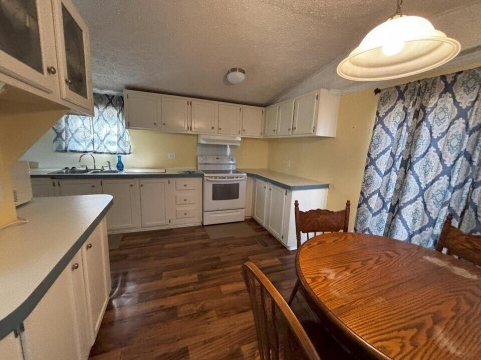 3830 Methodist Rehobeth Rd in Galivants Ferry, SC - Building Photo