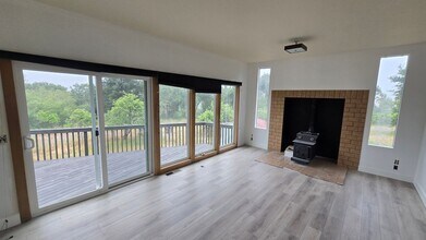 1365 Watertrough Rd in Sebastopol, CA - Building Photo - Building Photo